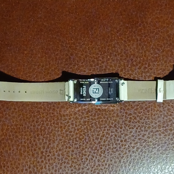 Fendi 5500L Dual Face Watch - Picture 6 of 9